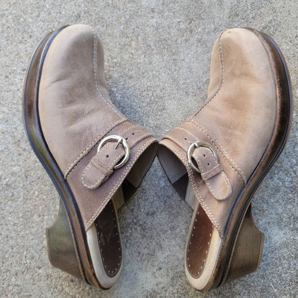 Used Women's Light Tan Brown Leather Clog Slide On Mule Size 8.5 with Buckle - Picture 8 of 11